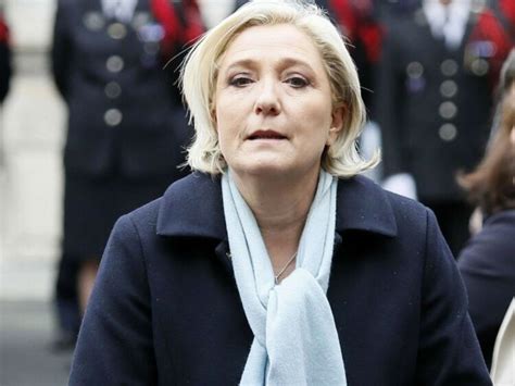 Ce cliché de Marine Le Pen jeune et seins nus agite les internautes